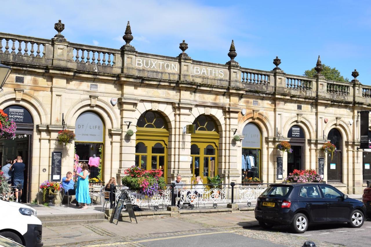 The Buxton Retreat A Luxurious 3-Storey Townhouse With Four Poster Bed And Double Jacuzzi Bath" Bagian luar foto