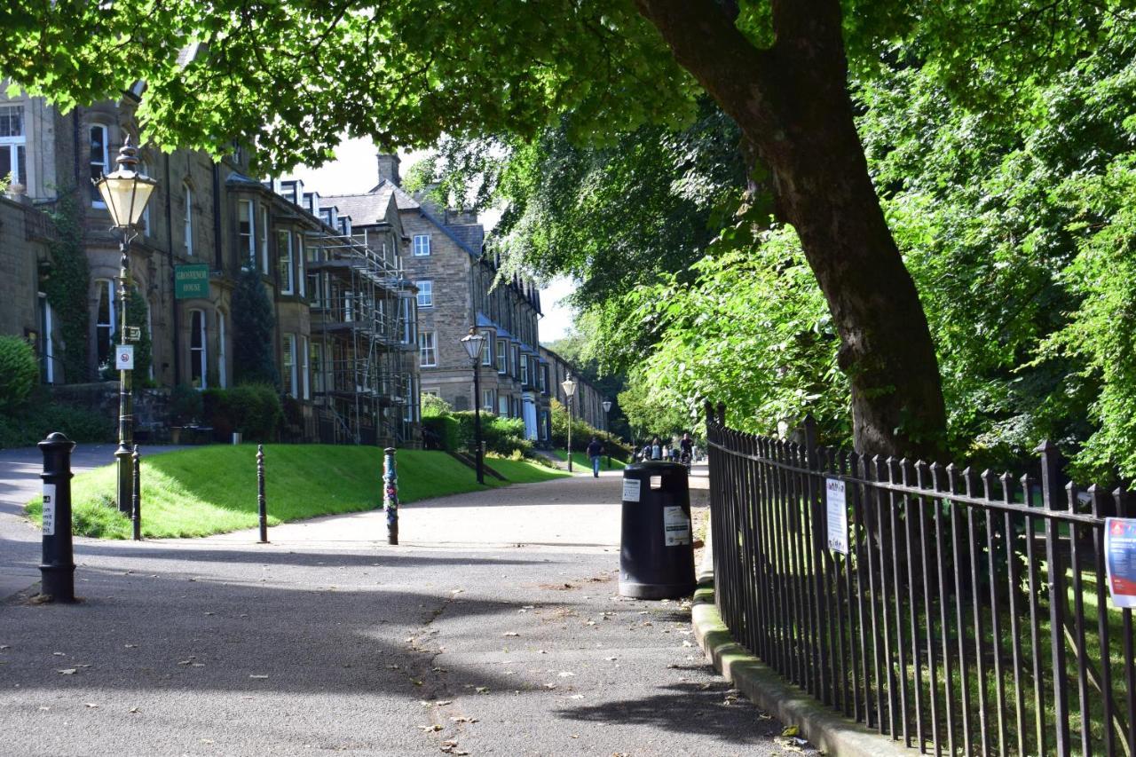 The Buxton Retreat A Luxurious 3-Storey Townhouse With Four Poster Bed And Double Jacuzzi Bath" Bagian luar foto