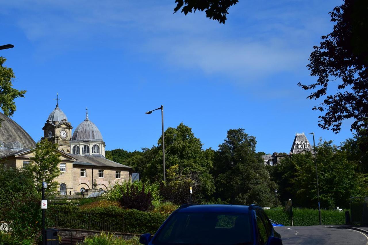 The Buxton Retreat A Luxurious 3-Storey Townhouse With Four Poster Bed And Double Jacuzzi Bath" Bagian luar foto