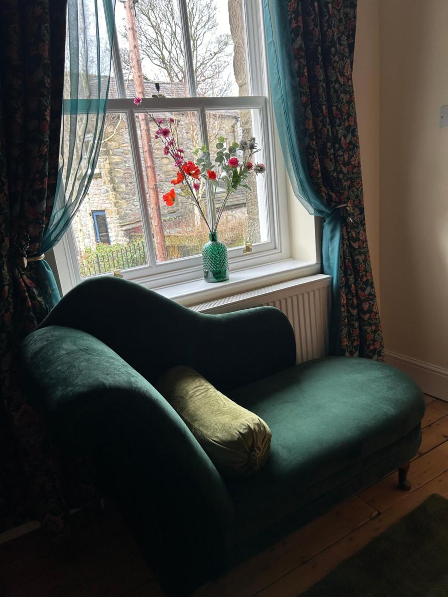 The Buxton Retreat A Luxurious 3-Storey Townhouse With Four Poster Bed And Double Jacuzzi Bath" Bagian luar foto