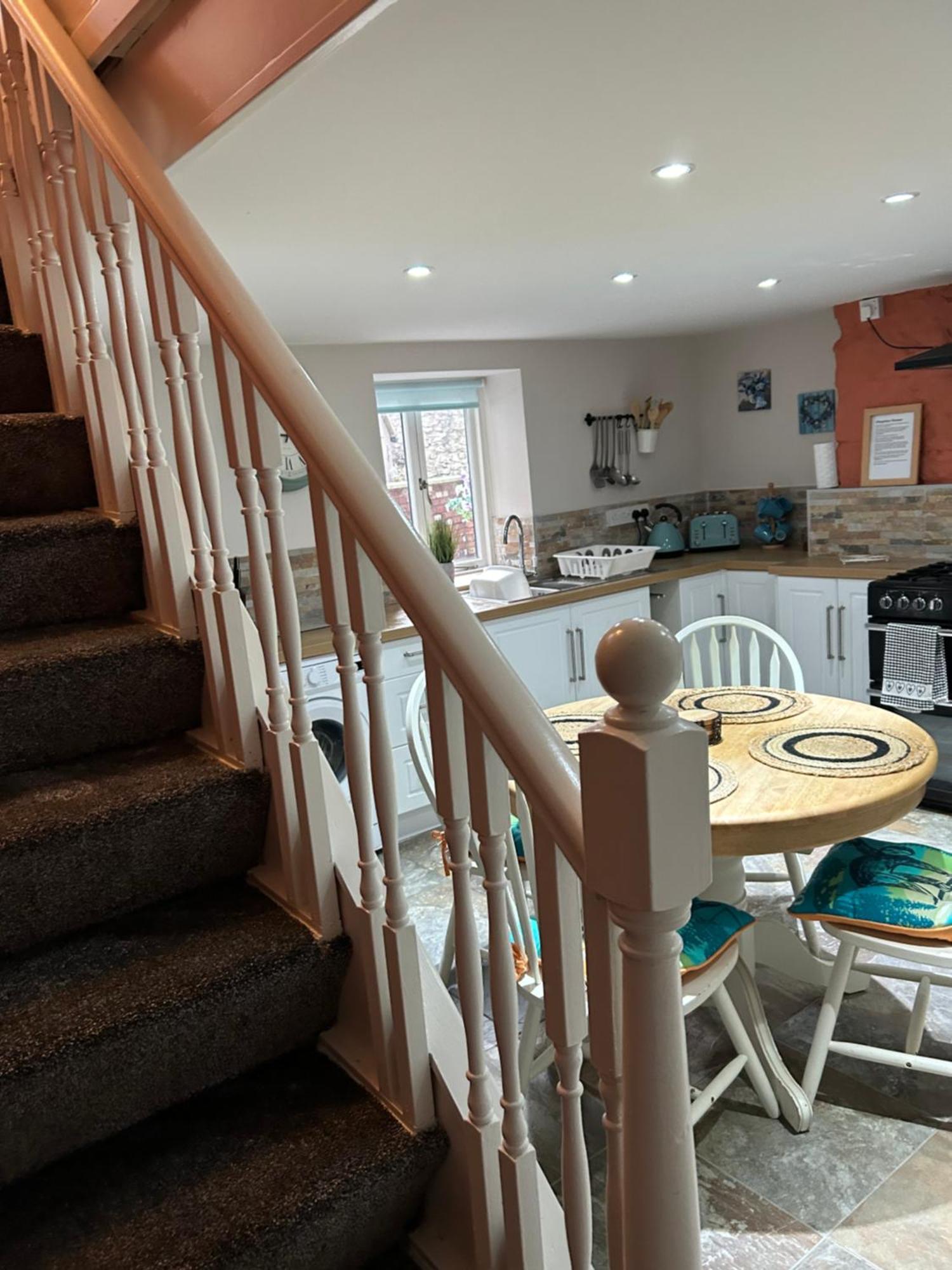 The Buxton Retreat A Luxurious 3-Storey Townhouse With Four Poster Bed And Double Jacuzzi Bath" Bagian luar foto